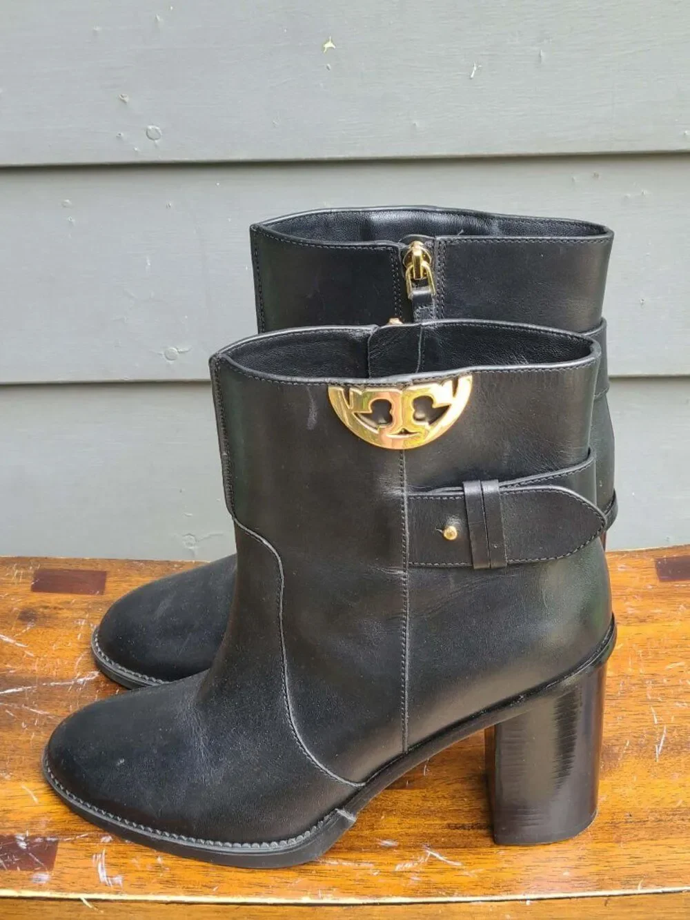Tory Burch Black Leather Sydney Boots With Gold Tone Logo Size 8 NWOT